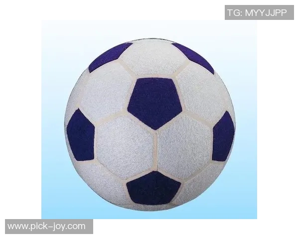 搞笑足球明星女生头像精选趣味图片展现足球魅力与可爱风采