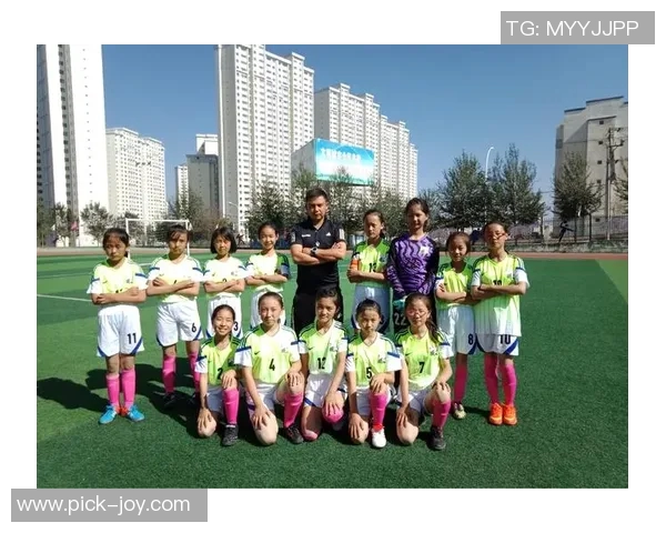 追寻足球梦想的足迹从少年到巨星的成长之路